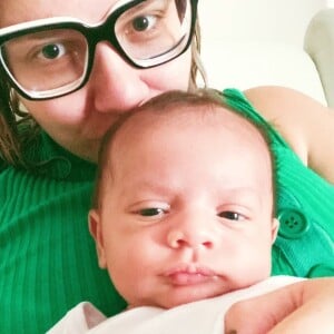 Marília Mendonça falou sobre a dificuldade para amamentar o filho, Léo