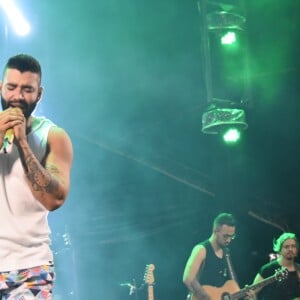 Gusttavo Lima usou short curto em show e Andressa Suita comenta