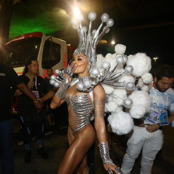 Aline Riscado se surpreendeu com o elogio de Sabrina Sato e não conseguiu esconder a emoção