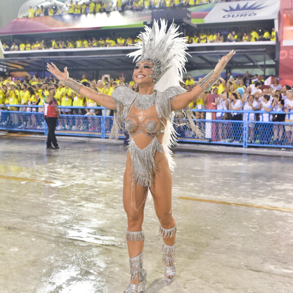 Sabrina Sato dispensa rivalidade com sua substituta, Aline Riscado, após desfile: 'Maravilhosa'