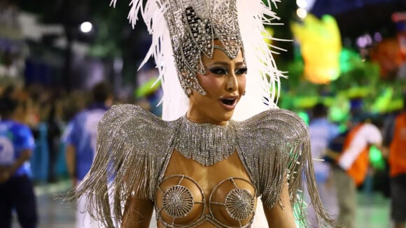 Sabrina Sato elogia a substituta, Aline Riscado, após desfile da Vila: 'Reinou'