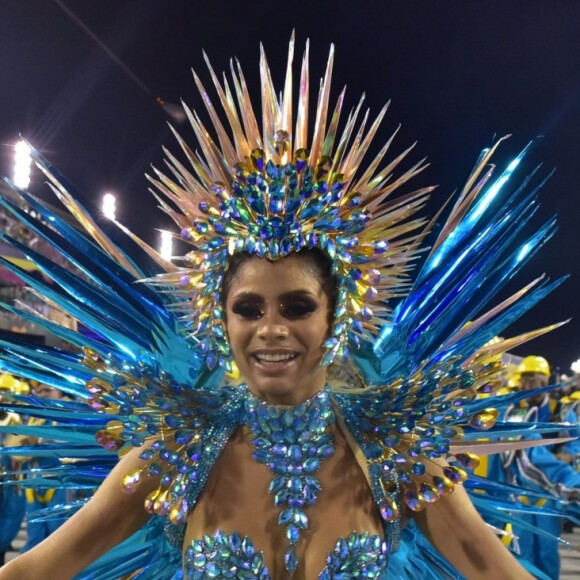 Lexa mostrou resultado da queda que sofreu durante desfile de carnaval nesta terça-feira, 25 de fevereiro de 2020