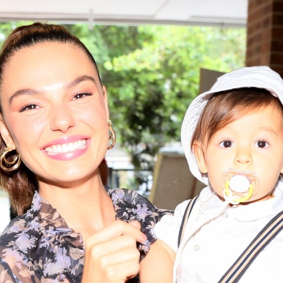 Filho de Isis Valverde, Rael ganhou elogios de famosos em vídeo com Zoe: 'Fofos'