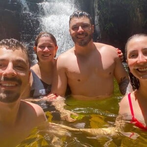 Marília Mendonça está curtindo passeio romântico com namorado, Murilo Huff, em Pirenópolis, em Goiás