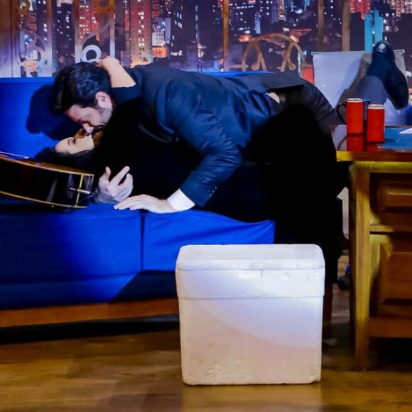 Maraisa e Danilo Gentili já trocaram beijos no programa do apresentador