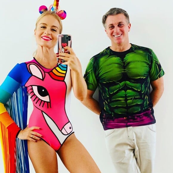 Luciano Huck e Angélica se fantasiaram no Carnaval