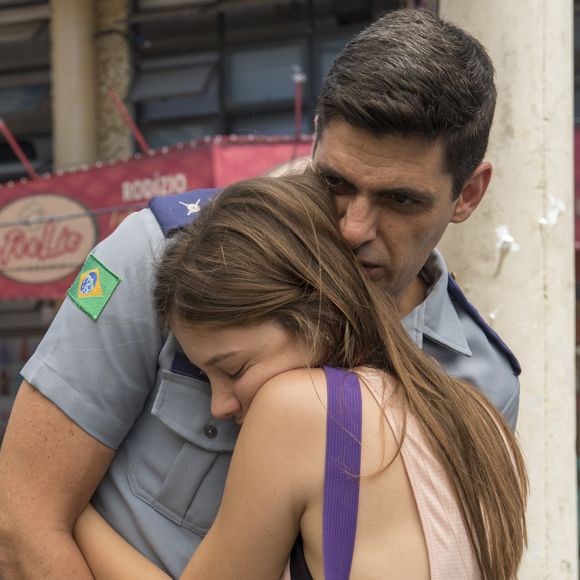 Na novela 'Malhação: Toda Forma de Amar', Marco (Julio Machado) volta para casa e sua filha, Anjinha (Caroline Dallarosa), celebra no capítulo de sexta-feira, 20 de março de 2020