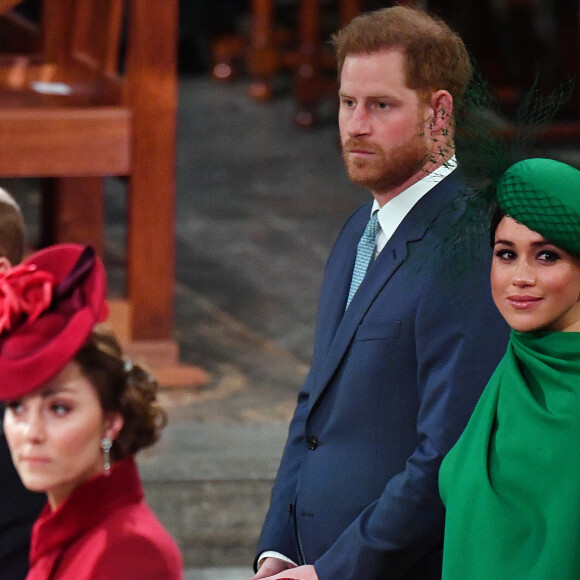 Meghan Markle e Príncipe Harry encontraram Kate Middleton e Príncipe William no evento e o clima entre os dois casais rendeu comentários na web