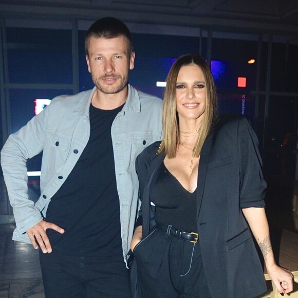 Fernanda Lima esteve com Rodrigo Hilbert em desfile no Jockey Club de São Paulo