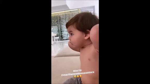 Esposa de Matheus Aleixo posta foto do filho caçula fazendo careta