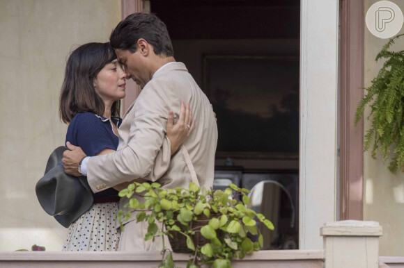 Fim da novela 'Éramos Seis': Clotilde (Simoen Spoladore) tem casamento com Almeida (Ricardo Pereira)