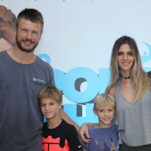 Gêmeos de Fernanda Lima e Rodrigo Hilbert, Francisco e João, de 11 anos, também apareceram na foto com o pai