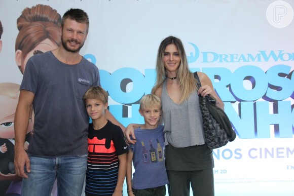 Gêmeos de Fernanda Lima e Rodrigo Hilbert, Francisco e João, de 11 anos, também apareceram na foto com o pai