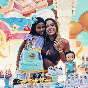 Anitta se diverte em aniversário da sobrinha, Letícia, nesta sexta-feira, dia 13 de março de 2020