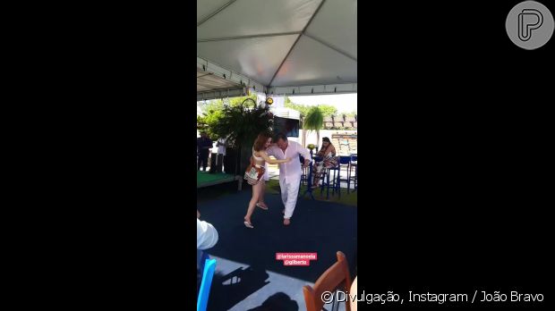 Larissa Manoela dança com o pai, Gilberto, em festa