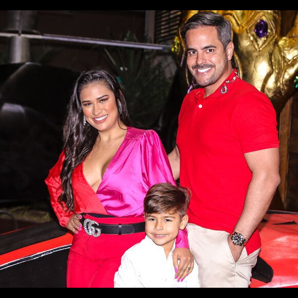 Dupla de Simaria, Simone dança com marido, Kaká Diniz, e filho, Henry, em lago nos EUA