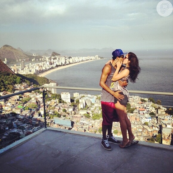 Marcello Melo Jr. e Caroline Alves moram juntos no Morro do Vidigal, na Zona Sul do Rio de Janeiro
