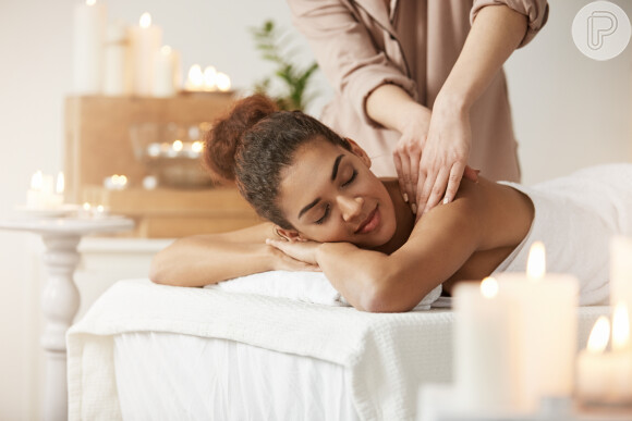 Para relxar o corpo e o espirito, aposte na massagem ayurvédica