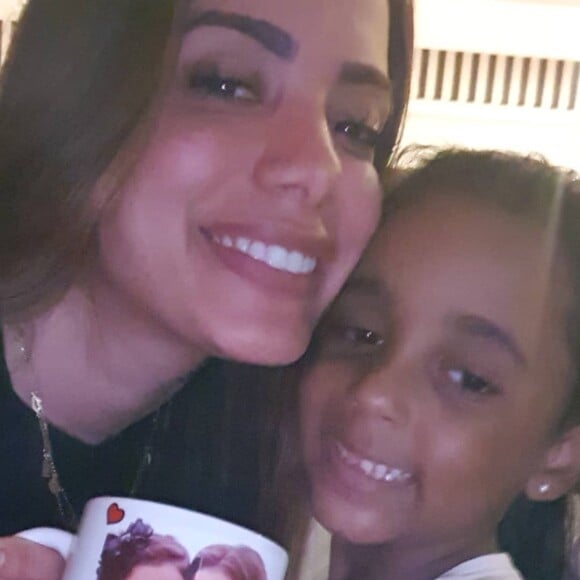 Sobrinha de Anitta, Leticia é filha de Felipe Terra, irmão mais velho de Anitta descoberto pela cantora através de exame de DNA