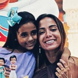 Anitta tieta a sobrinha ao vê-la dançando em vídeo compartilhado no Instagram nesta segunda-feira, dia 23 de março de 2020