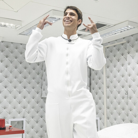 Bruna Marquezine apaga tweet sobre Prior, do 'BBB20', e se explica na web