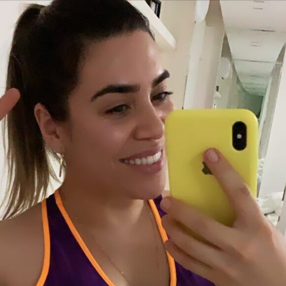 Naiara Azevedo mostrou corpo definido após treino na quarentena