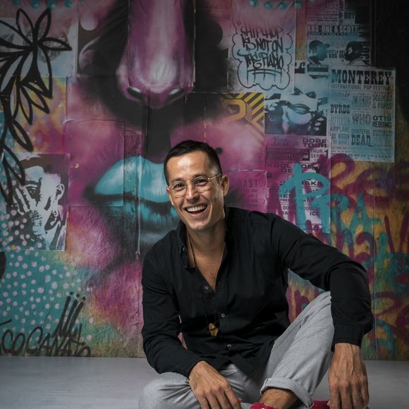 Fim da novela 'Malhação - Toda Forma de Amar': Peixoto (Roger Gobeth) vai ser jogado no mesmo cativeiro que Rita (Alanis Guillen) e revela a ela que Rui (Romulo Neto) está com a guarda da filha deles, Nina (Eloá Miranda/Lavínia Miranda)