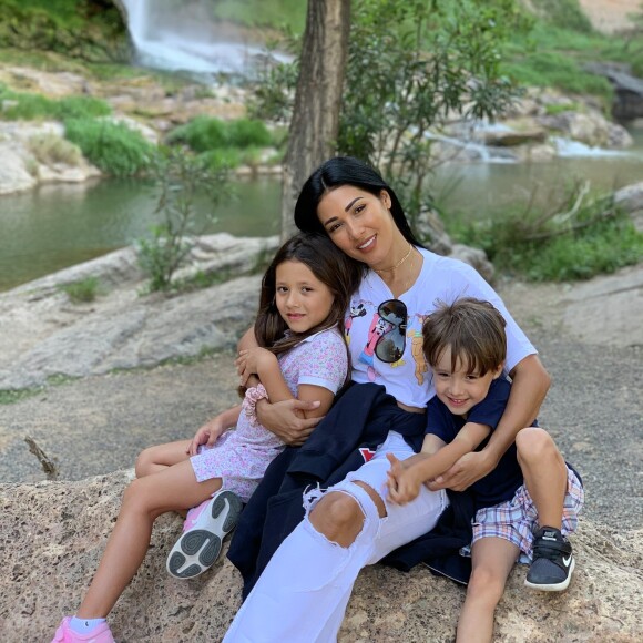 Os filhos de Simaria, Giovanna e Pawel, também apareceram no vídeo em família