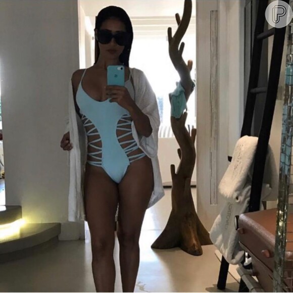 Dupla de Simone, Simaria faz foto de lingerie com look de R$ 7 mil e detalhe chama atenção