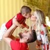Mulher de Zé Neto exibe barriga de gravidez em foto com filho e marido