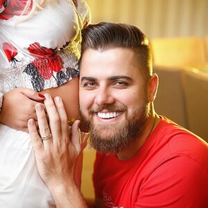 Dupla de Cristiano, Zé Neto faz foto com mulher por ensaio da 2ª gravidez