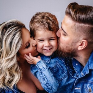 Dupla de Cristiano, Zé Neto dá beijo em filho em ensaio da 2ª gravidez da mulher