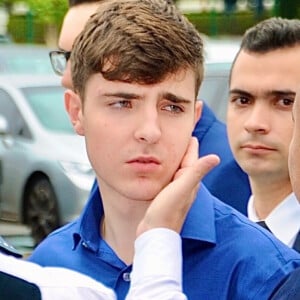 Filho se declara para Gugu Liberato: 'Hoje é dia 10 de abril, sua data de nascimento. Sei que está descansando agora, te amo muito e pra sempre'