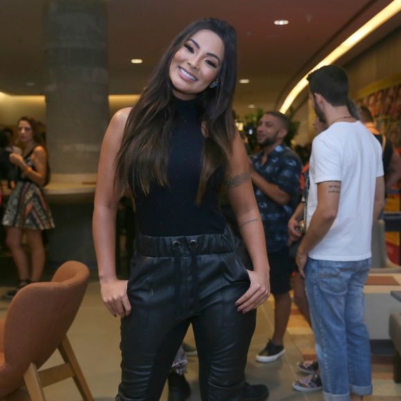 Carol Nakamura contou que tem se movimentado em casa