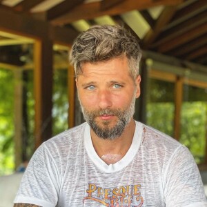 A apresentadora Giovanna Ewbank mostrou uma foto do marido antes de ele mudar o visual