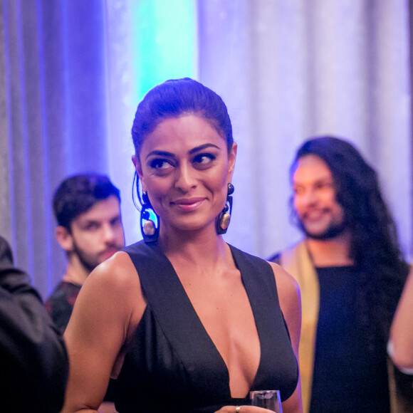 Juliana Paes está no ar na reprise da novela 'Totalmente Demais'