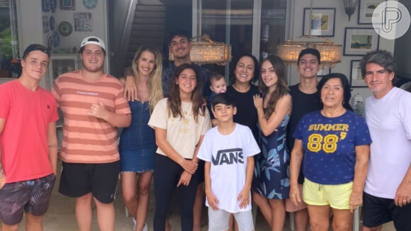 Yasmin Brunet se reúne à família de Gabriel Medina em aniversário do cunhado, Felipe Medina