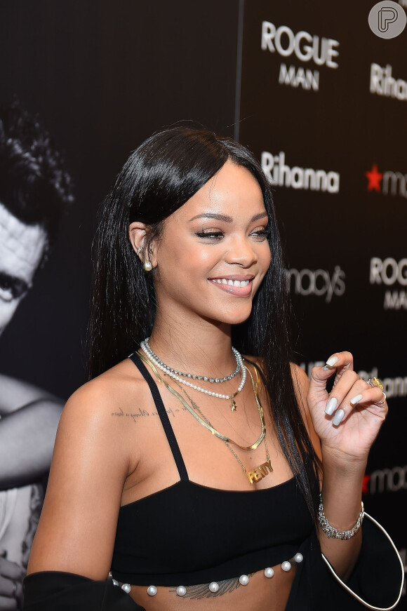 Rihanna lança seu perfume nos Estados Unidos