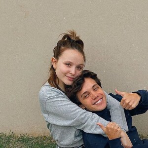 Larissa Manoela celebrou 2 anos e 4 meses de namoro com Leonardo Cidade