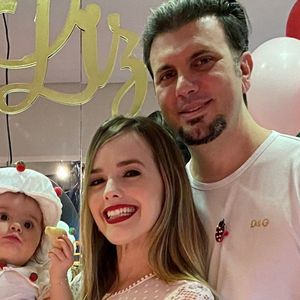 Thaeme Mariôto e o marido, Fábio Elias, organizaram uma festa para a filha