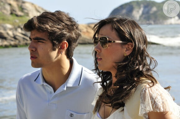 Na novela 'Fina Estampa', Patricia (Adriana Birolli) apanha da mãe, Tereza (Christiane Torloni), por causa de Antenor (Caio Castro) e decide sair de casa