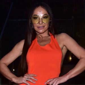 Quarentena fashion! Sabrina Sato combina máscara com look. Veja vídeo postado pela apresentadora nesta quinta-feira, dia 23 de abril de 2020