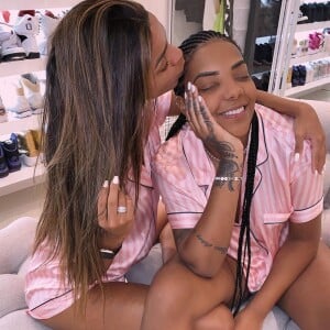 Ludmilla ganha joia de R$ 6 mil em aniversário