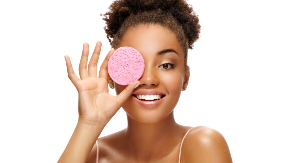 Guia do demaquilante: 6 passos para remover a maquiagem sem agredir a pele