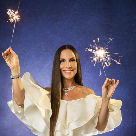 Ivete Sangalo cantou música em inglês durante sua live, exibida também pela TV