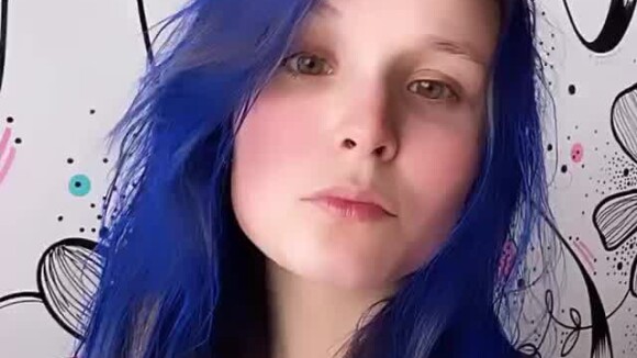 Larissa Manoela exibe cabelo azul em vídeo!
