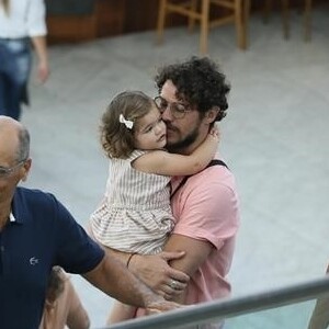 Foto de José Loreto na infância impressiona fãs por semelhança com filha: 'A cara da Bella'