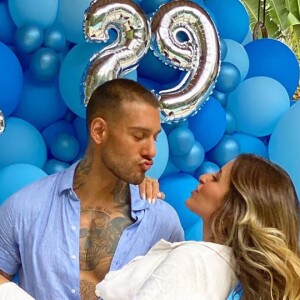 Lucas Lucco celebra Dia das Mães com noiva, Lorena Carvalho