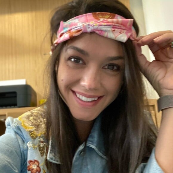 Thais Fersoza mostrou penteado feito pela filha, Melinda, de 3 anos