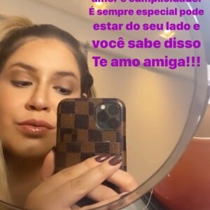 Marília Mendonça  exibe carão em tutorial de beleza